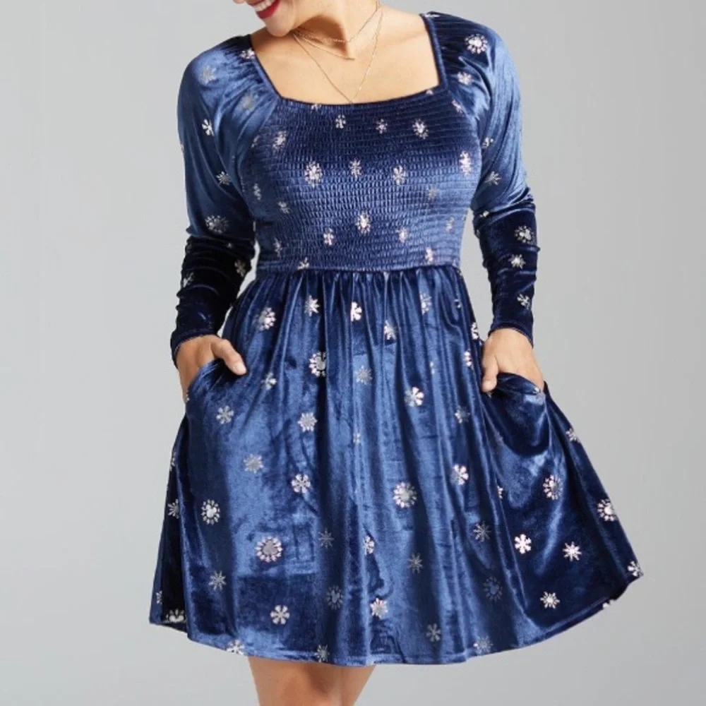 Disney Mickey‎ Mouse Snowflake Allover Print Long Sleeve Smock Dress BoxLunch